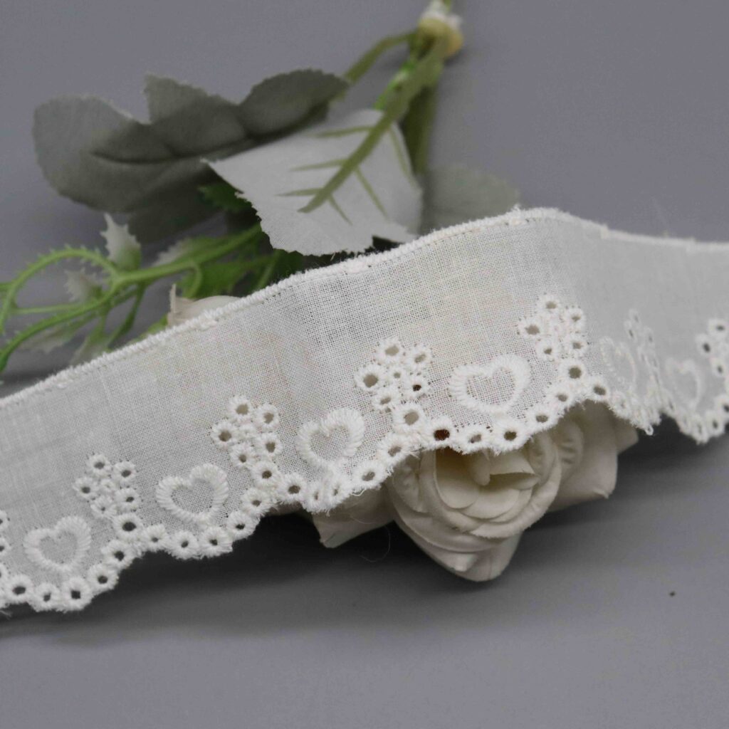 Eco-Friendly Narrow Cotton Eyelet Embroidery Lace Trim Scalloped Heart Ribbon for Dress Sewing
