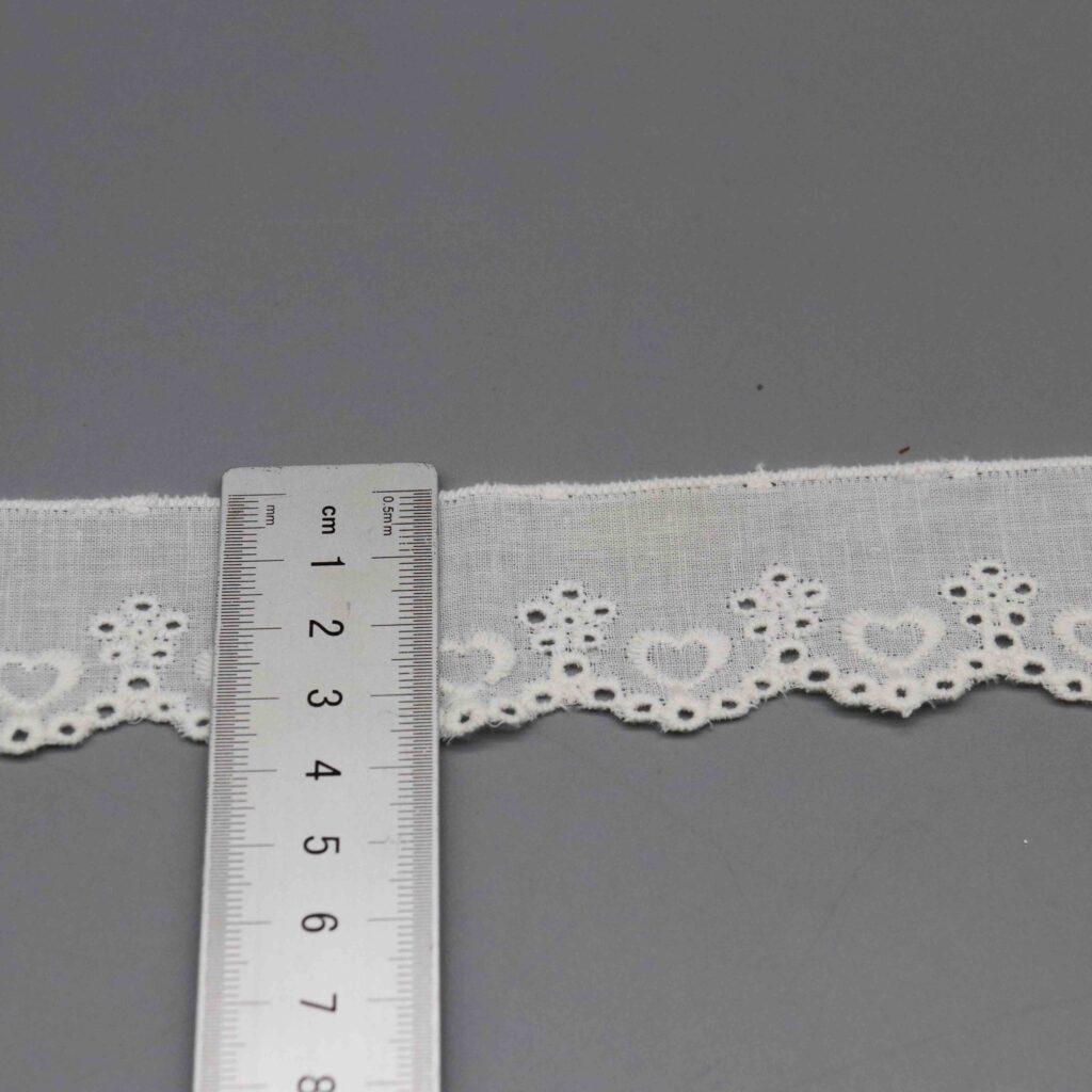 Eco-Friendly Narrow Cotton Eyelet Embroidery Lace Trim Scalloped Heart Ribbon for Dress Sewing
