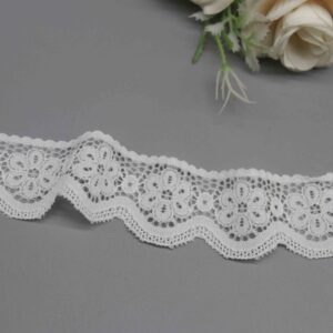 A studio photo of a 3.5cm white galloon lace trim featuring a pattern of connected floral medallions and a scalloped edge