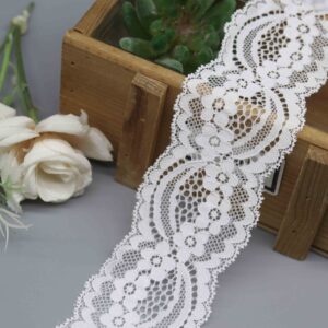 Studio product photo of a 5cm white stretch lace trim, model HDL-1314, featuring a vintage medallion pattern and symmetrical scalloped edges.