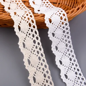 Factory wholesale 100% cotton flower crochet lace trim with customizable widths, perfect for garment embellishments and clothing design.