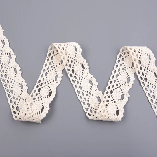 Factory direct wholesale of 100% cotton crochet lace trim adorned with flower details, offering adjustable widths for clothing projects.