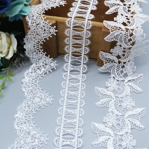 100% Polyester Water Soluble Floral Eyelet Lace Fabric Ribbon, Perfect for Clothing Decoration.