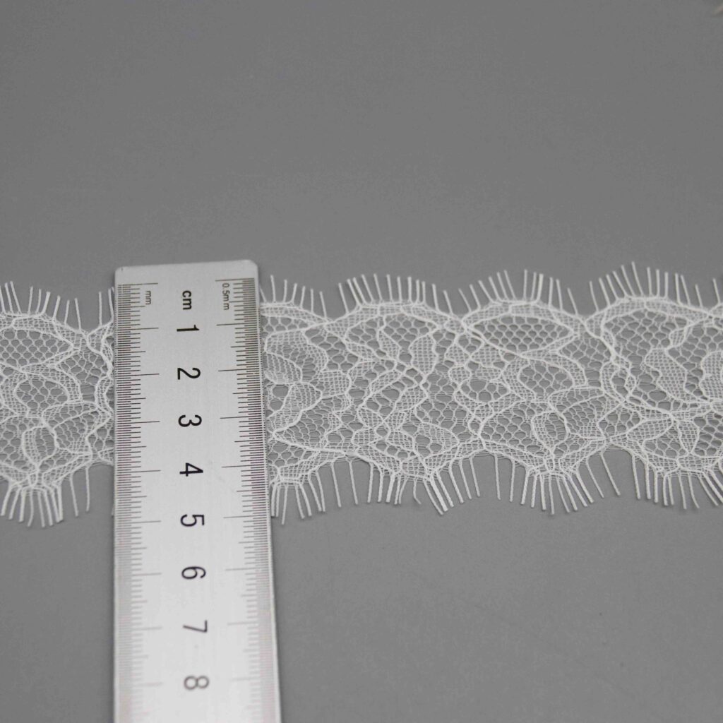 Vertical sizing gauge displaying the exact 5cm dimension of the decorative ribbon