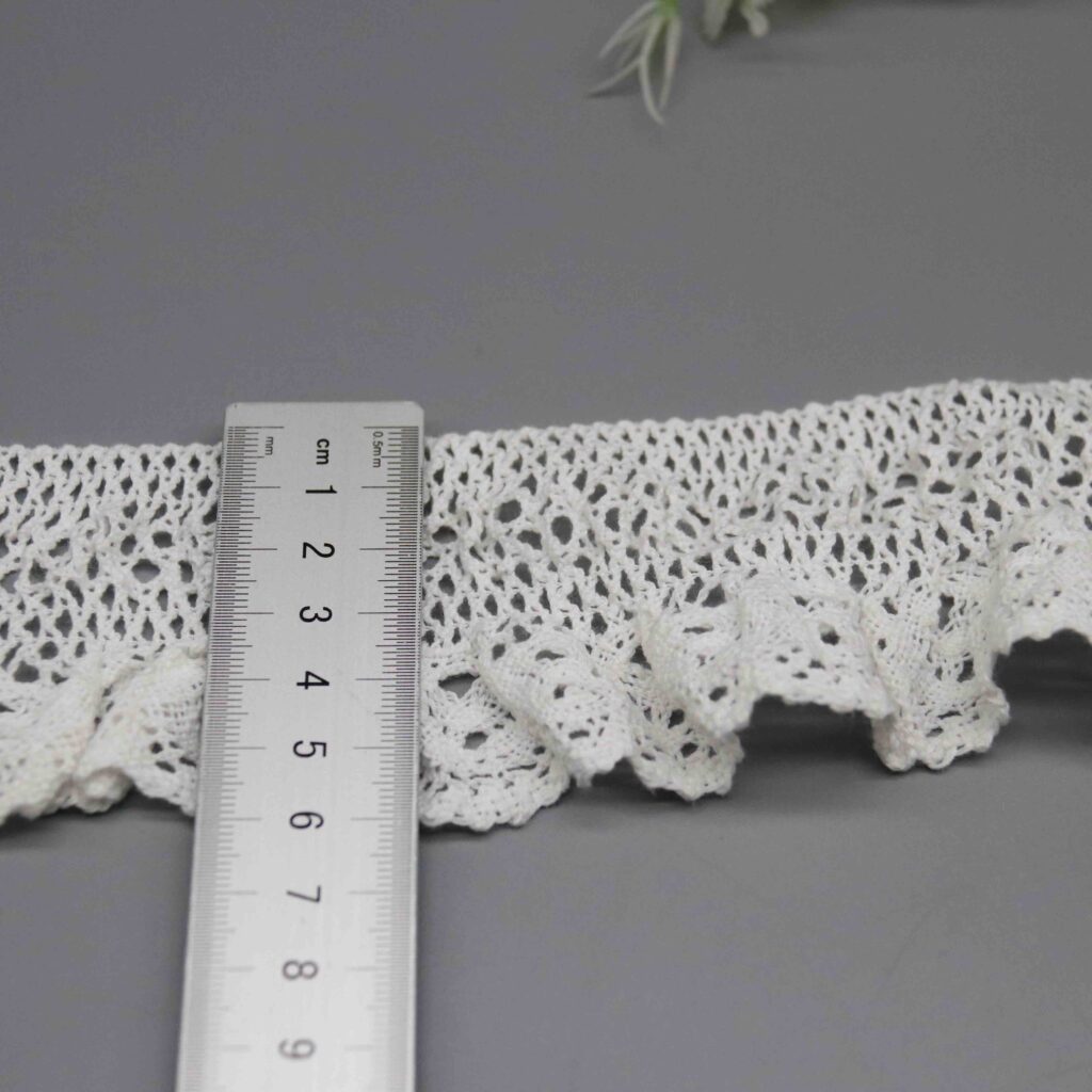 Vertical sizing gauge displaying the exact 6cm dimension of the decorative ribbon