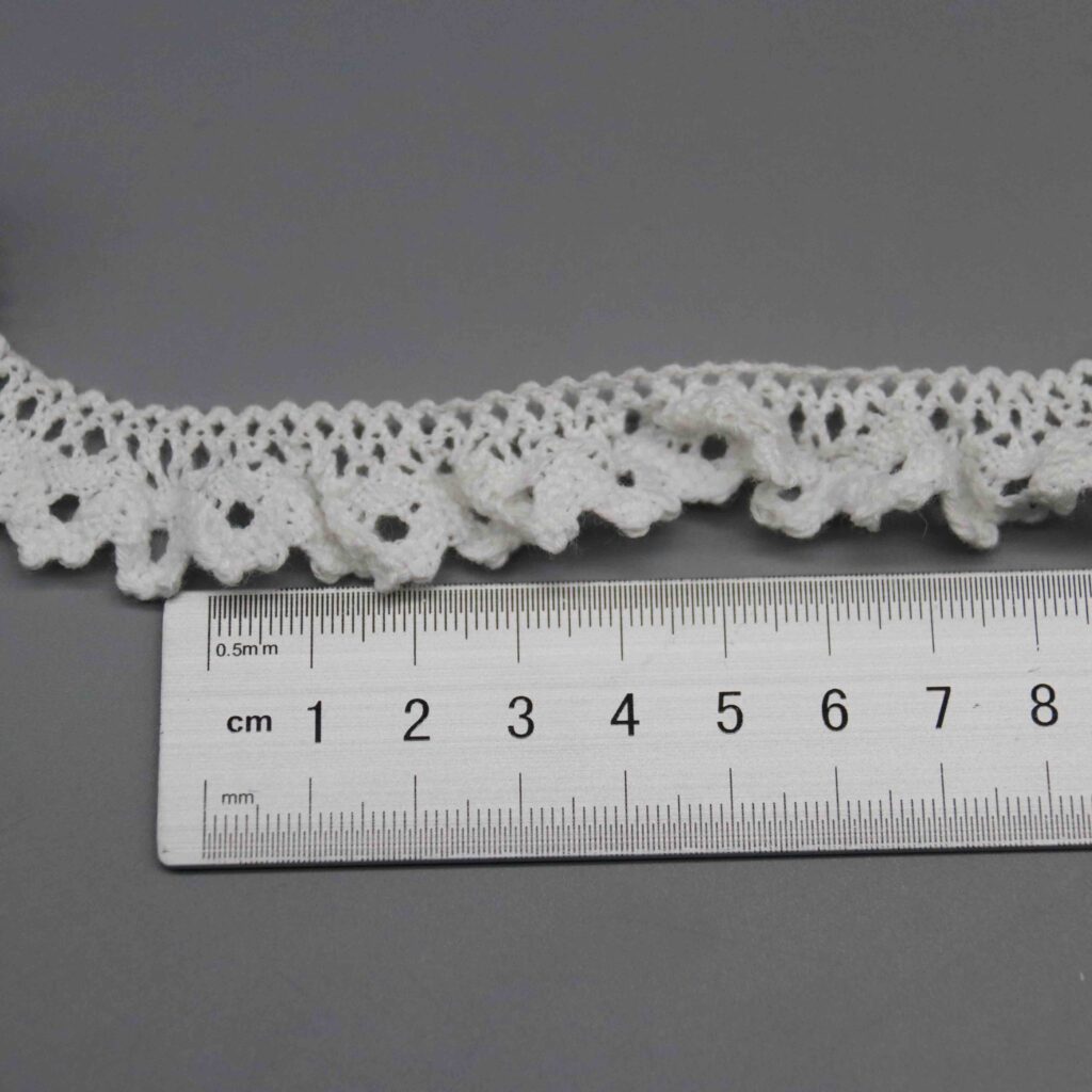 Vertical sizing gauge displaying the exact 1.7cm dimension of the decorative ribbon