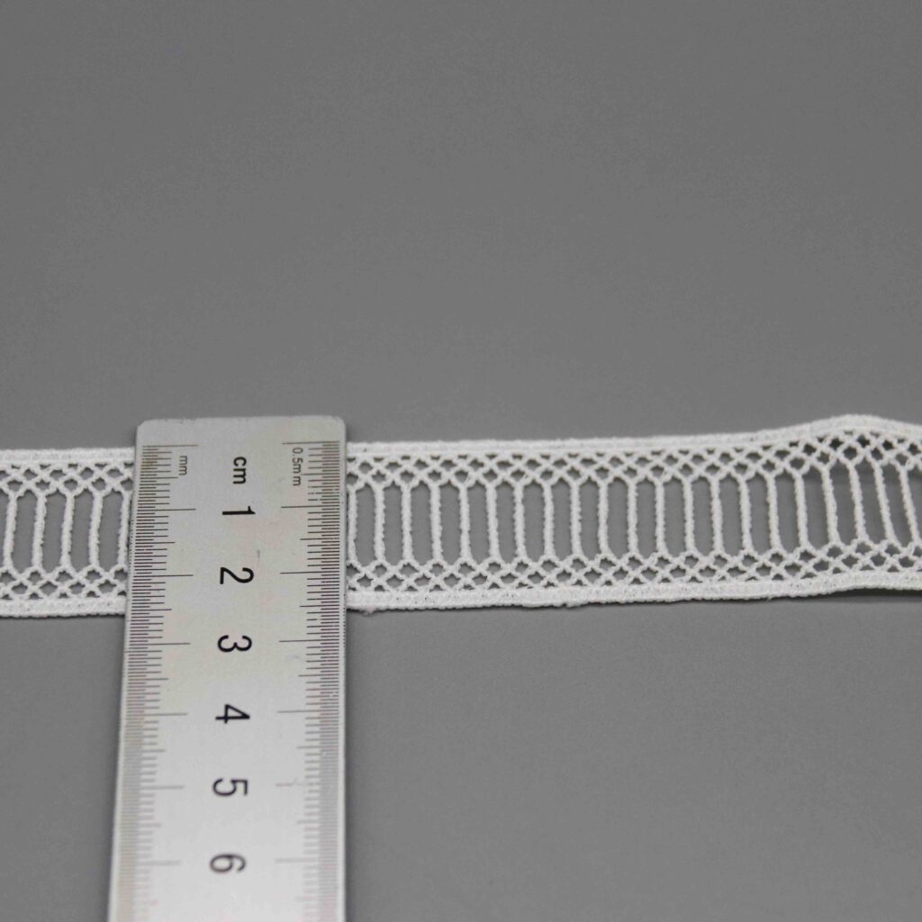 Sizing gauge displaying the 2.5 cm width of the ribbon