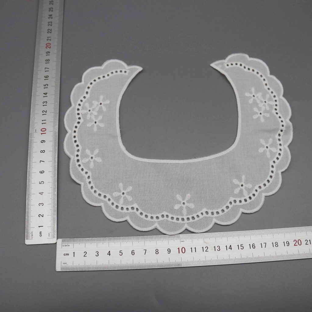 Vertical ruler placement illustrating 17cm drop length of Peter Pan collar accessory