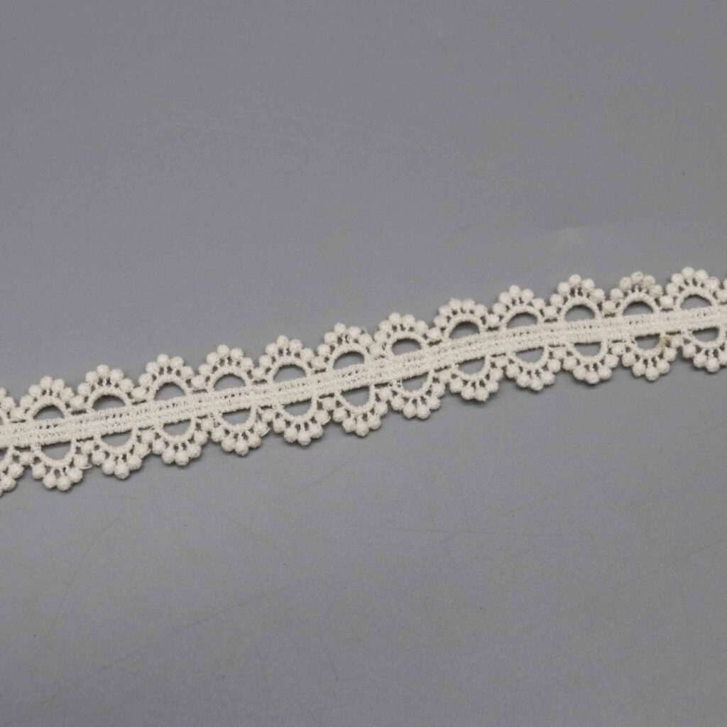 Vertical sizing gauge displaying exact 2.6cm dimension of decorative ribbon