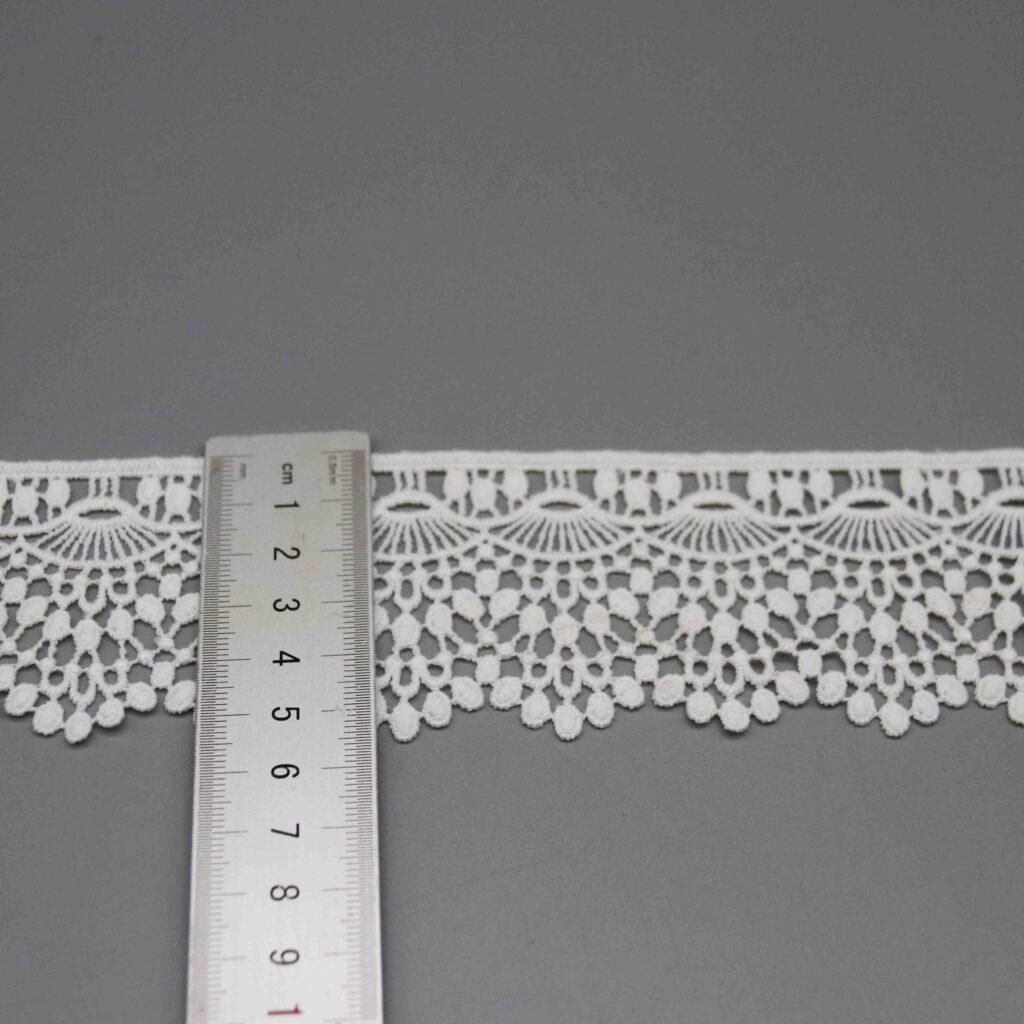 Sizing gauge displaying the 5.5 cm width of the ribbon