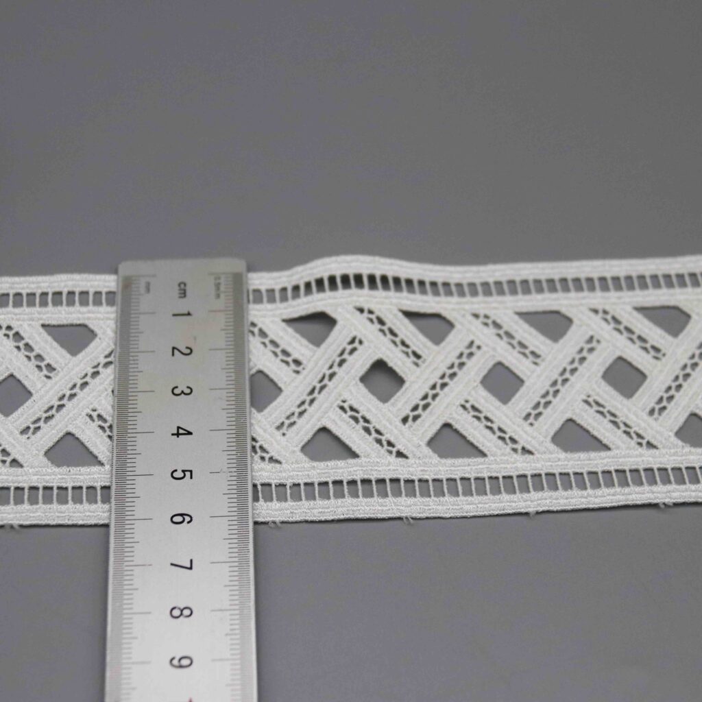 Horizontal ruler placement illustrating the spacing and scale of the architectural motif cycle
